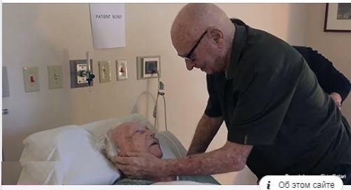 Mann singt vor seiner sterbenden 93 jährigen Frau